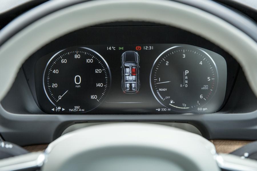  Volvo XC90 D5 Momentum 2015 года  (UK) (фото 20 из 30)